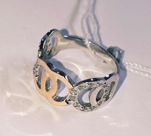 Серебряное кольцо с золотой вставкой и цирконием (24610663) 1
