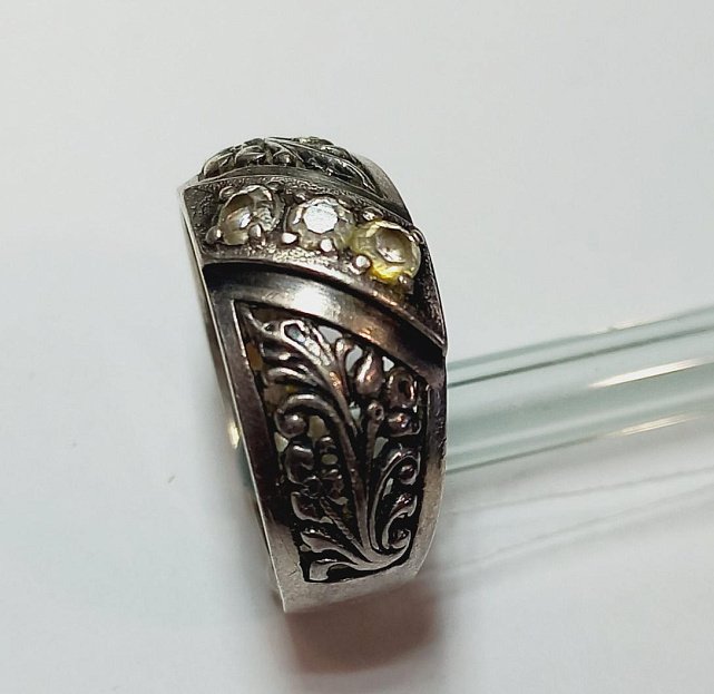 Серебряное кольцо с цирконием (33907897) 1