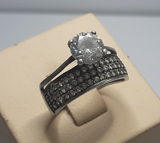 Серебряное кольцо с цирконием (31015997) 1