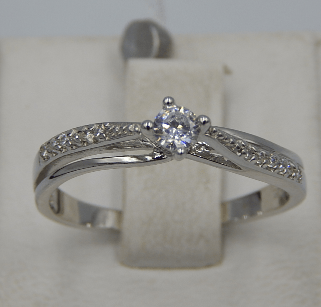 Серебряное кольцо с цирконием (30852608) 0