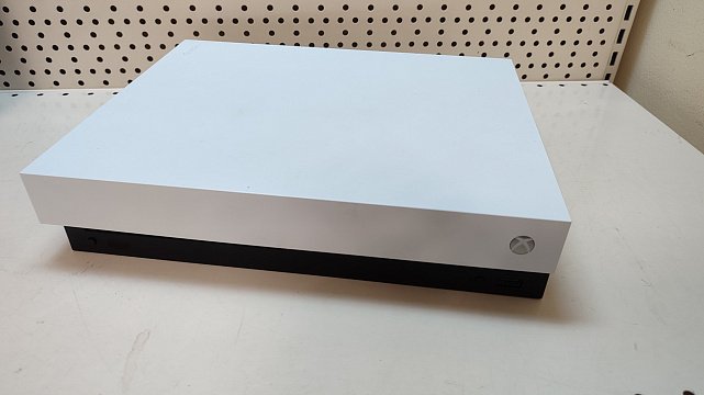 Игровая приставка Microsoft Xbox One X 1TB 0