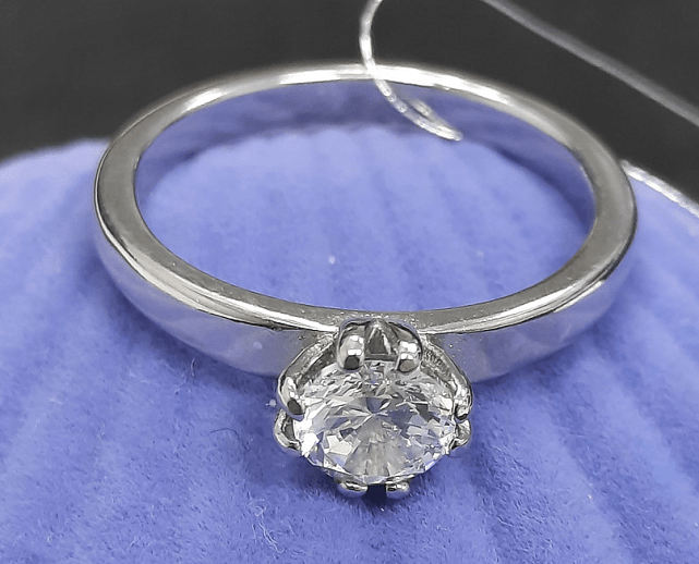 Серебряное кольцо с цирконием (31277670) 0