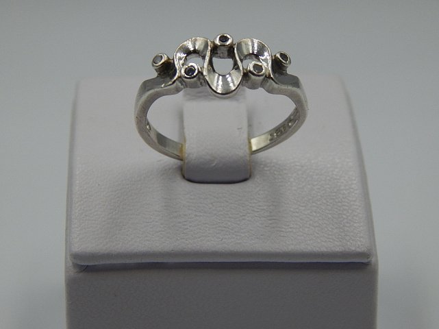 Серебряное кольцо с цирконием (33462154) 1