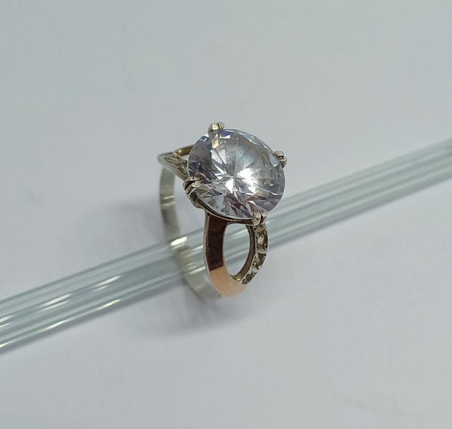 Серебряное кольцо с золотой вставкой и цирконием (33811890) 3