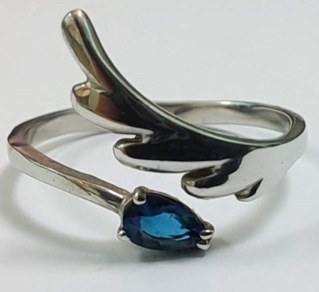 Серебряное кольцо с цирконием (30847620) 0