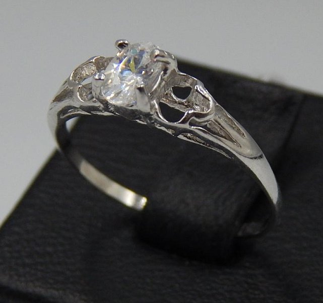 Серебряное кольцо с цирконием (31409149) 1