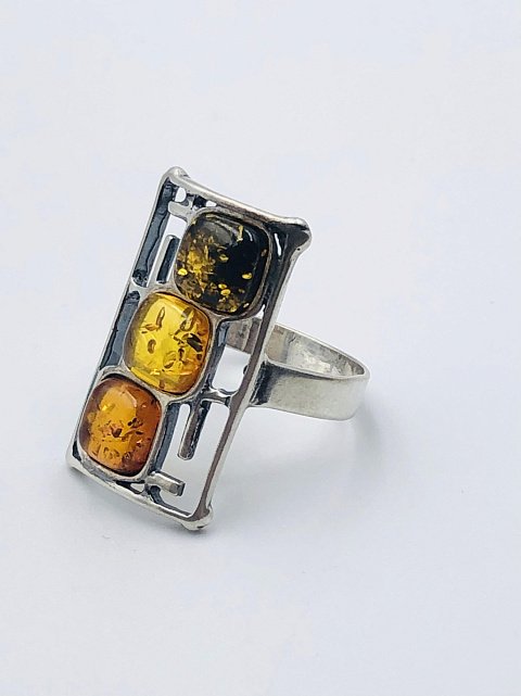 Серебряное кольцо с янтарем (33615682) 1
