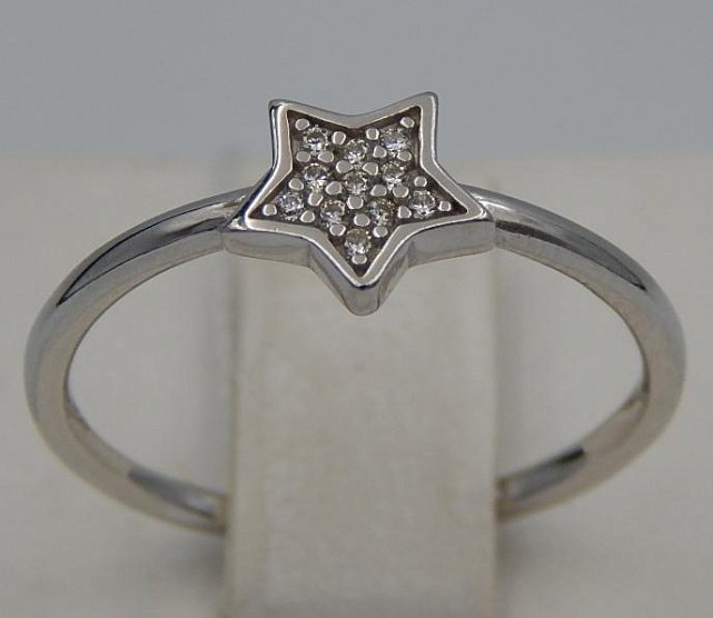Серебряное кольцо с цирконием (31978721) 0