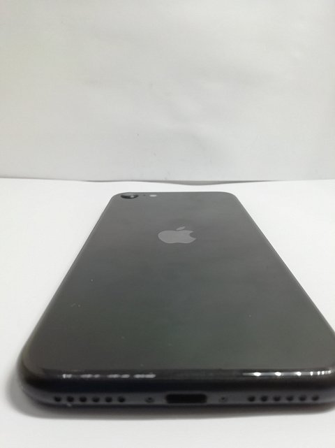 Apple iPhone SE 2020 64GB Black 2
