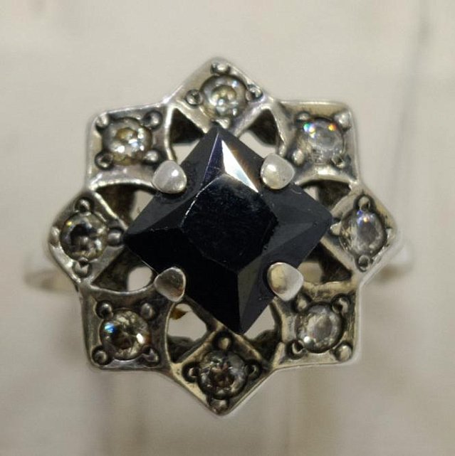 Серебряное кольцо с цирконием (33729239) 0