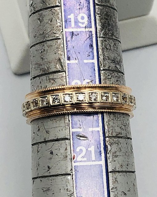 Обручальное кольцо из красного и белого золота с цирконием (33720488)  2