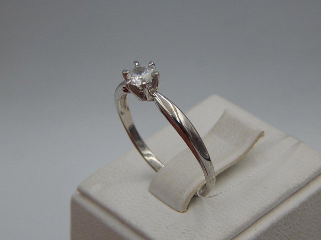 Серебряное кольцо с цирконием (30514455) 0