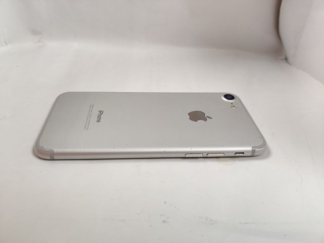 Apple iPhone 7 32Gb Silver 2