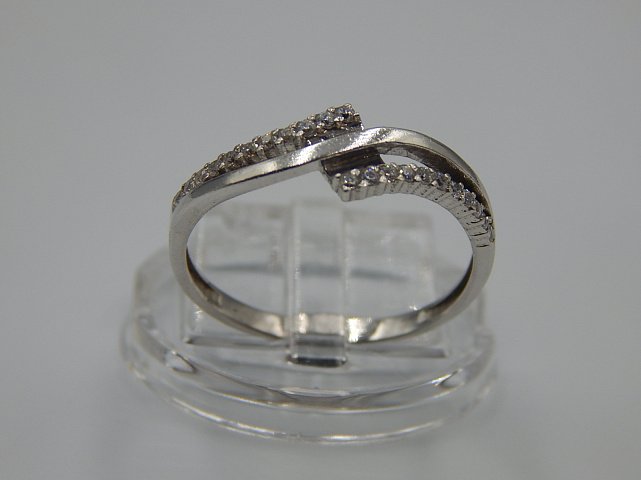Серебряное кольцо с цирконием (33478561) 1