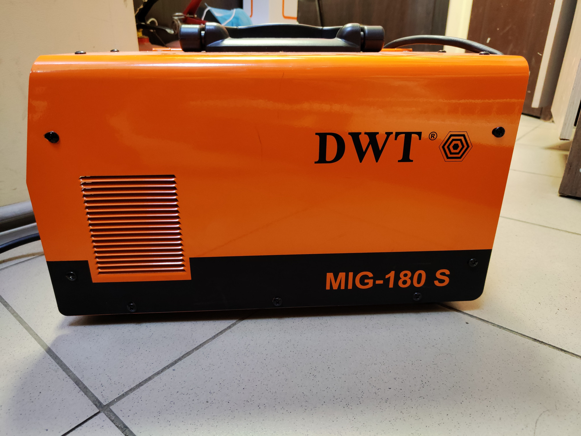Сварочный аппарат DWT инвертор DC MIG-180 S 1