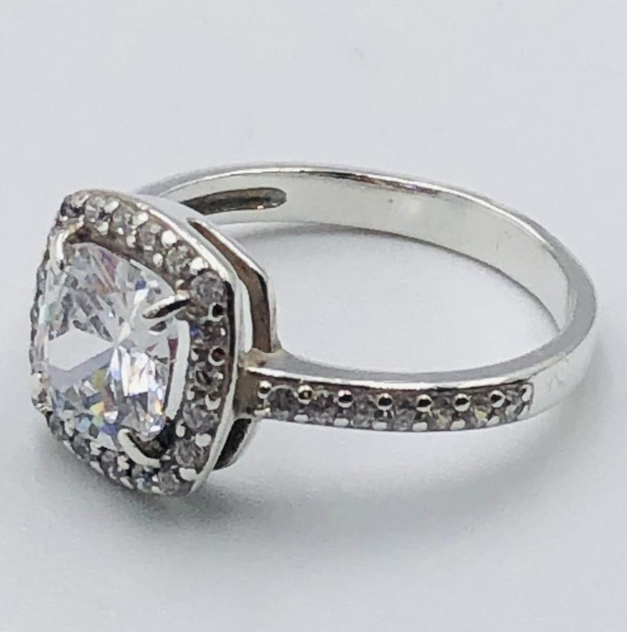 Серебряное кольцо с цирконием (33792984) 1