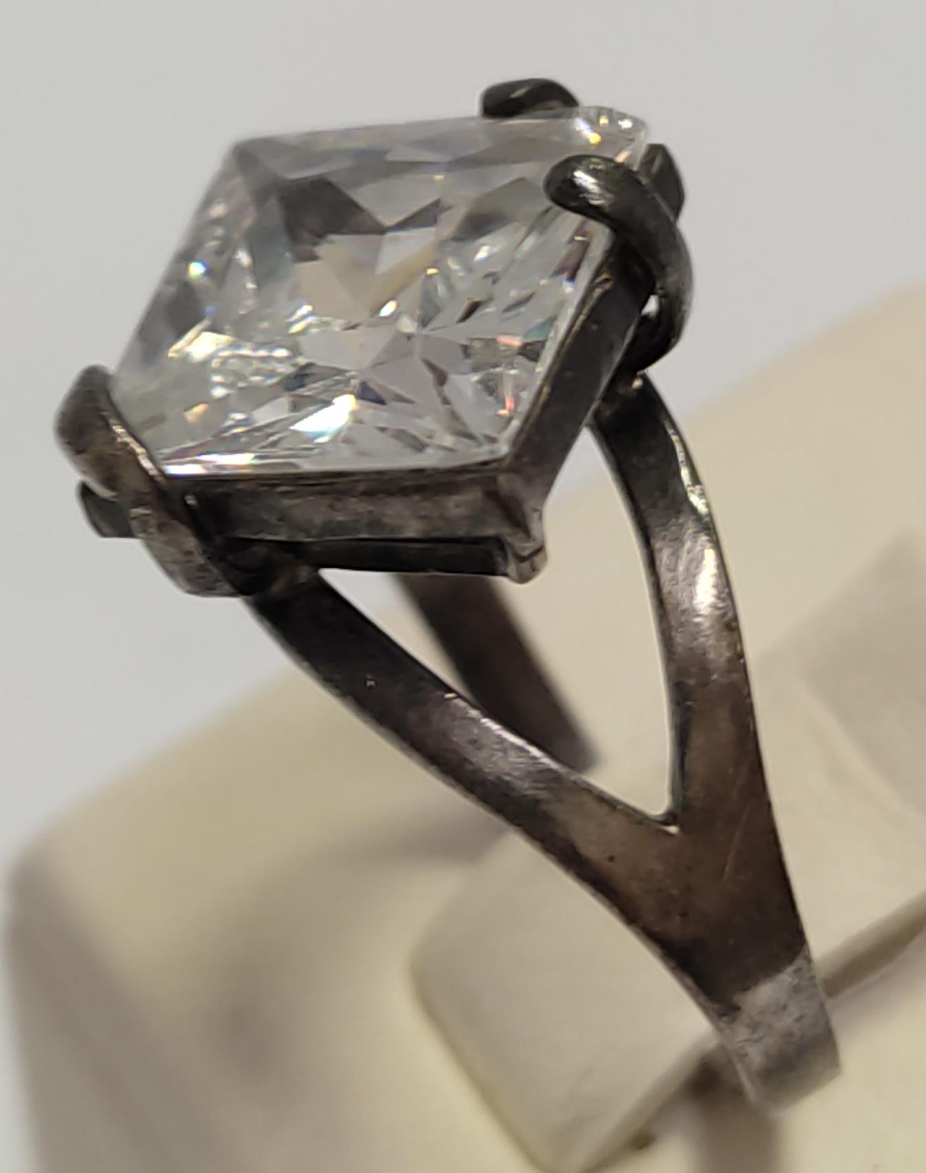 Серебряное кольцо с цирконием (33750919) 1