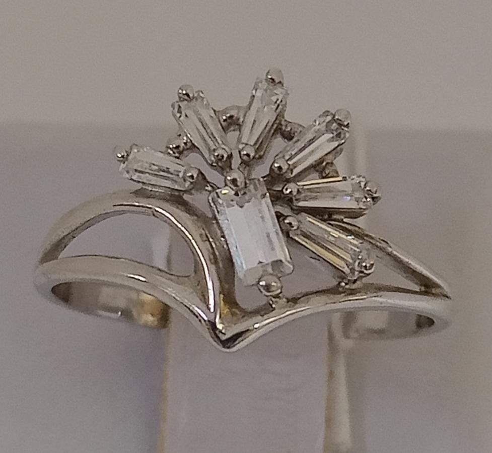 Серебряное кольцо с цирконием (33782167) 0