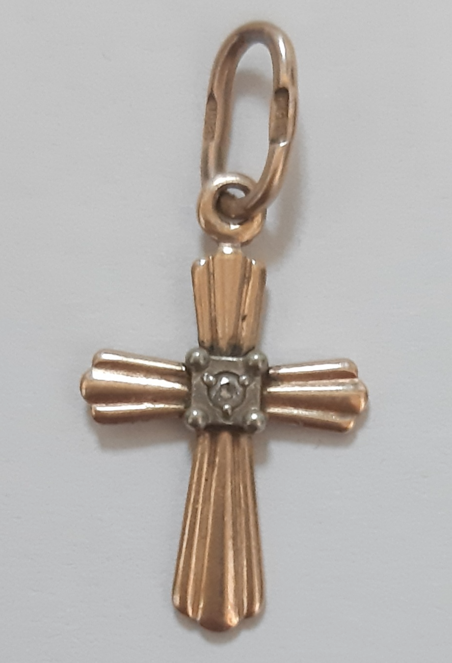 Подвес-крест из красного и белого золота с цирконием (32321393) 0