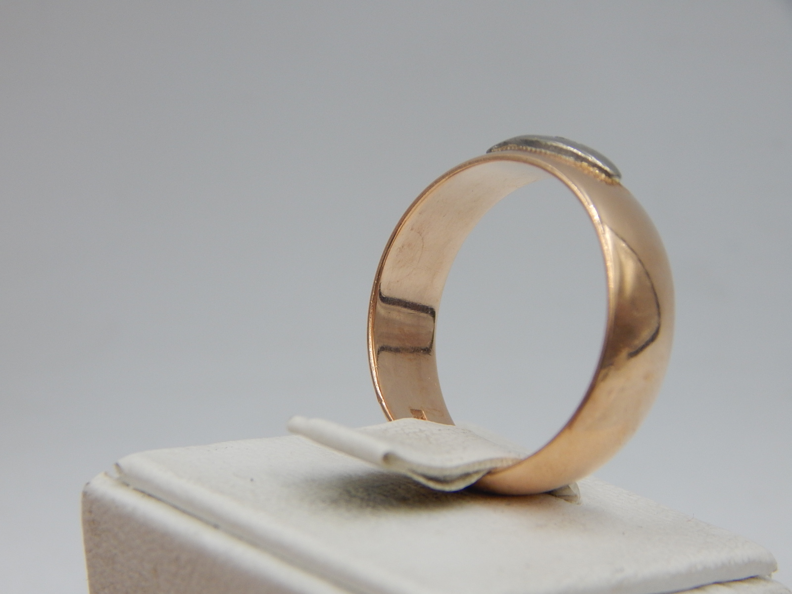Обручальное кольцо из красного и белого золота с бриллиантом (-ми) (33776951)  9