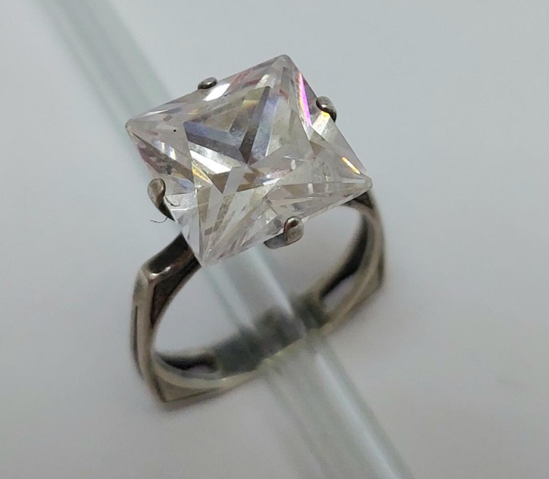 Серебряное кольцо с цирконием (33767562) 0