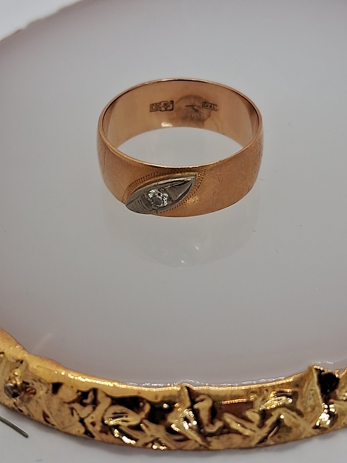 Обручальное кольцо из красного и белого золота с бриллиантом (-ми) (33778056) 5