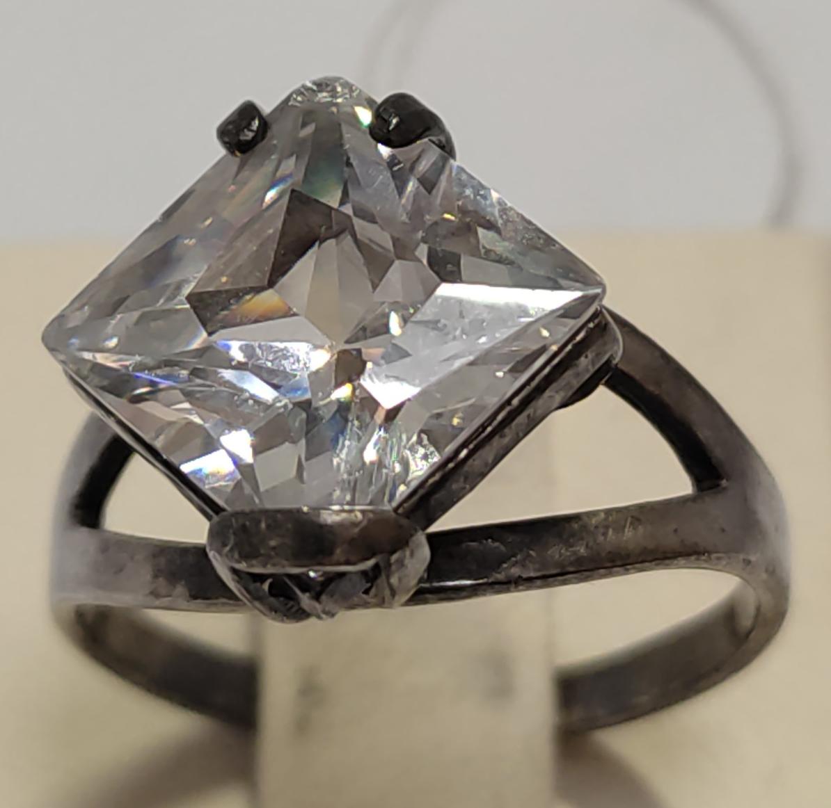 Серебряное кольцо с цирконием (33750919) 0