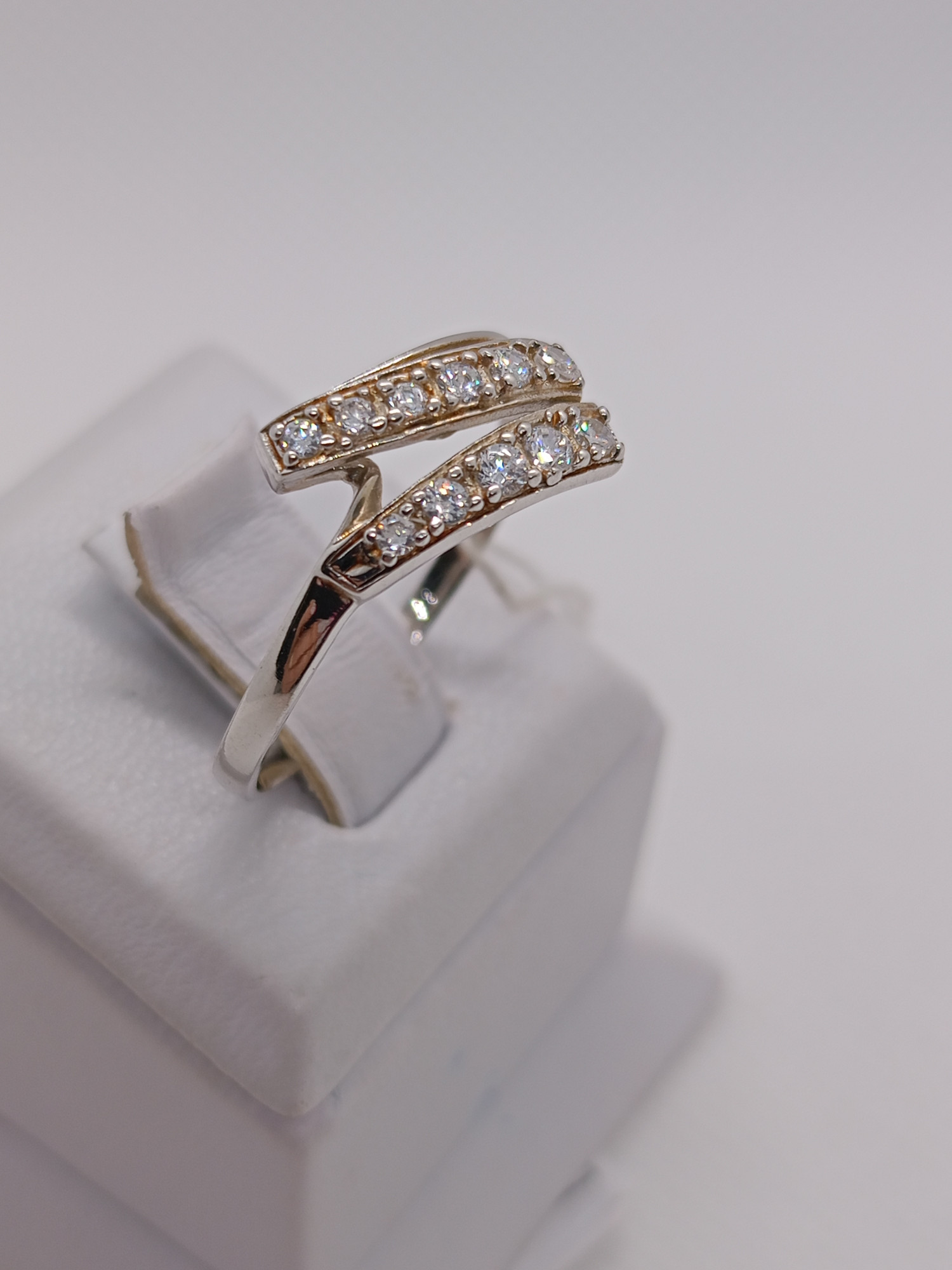 Серебряное кольцо с цирконием (33778066) 1
