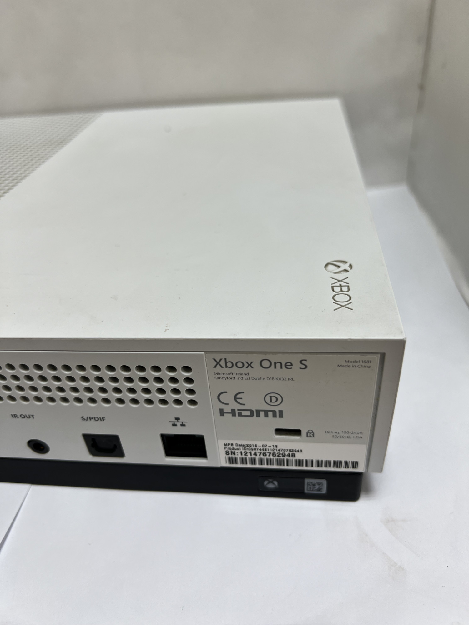 Игровая приставка Microsoft Xbox One S 500GB 1