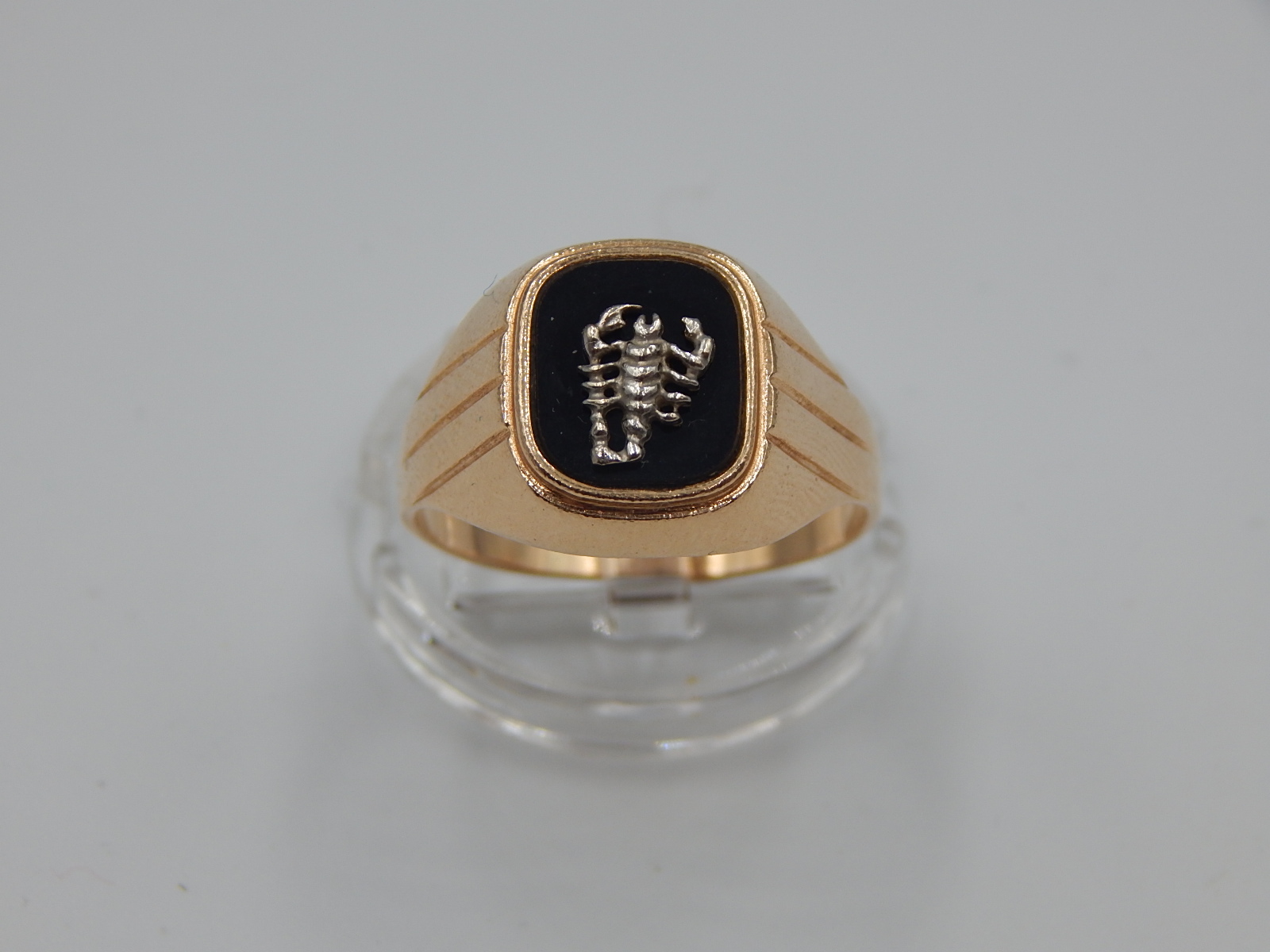 Перстень из красного и белого золота с каучуком (32183860) 1