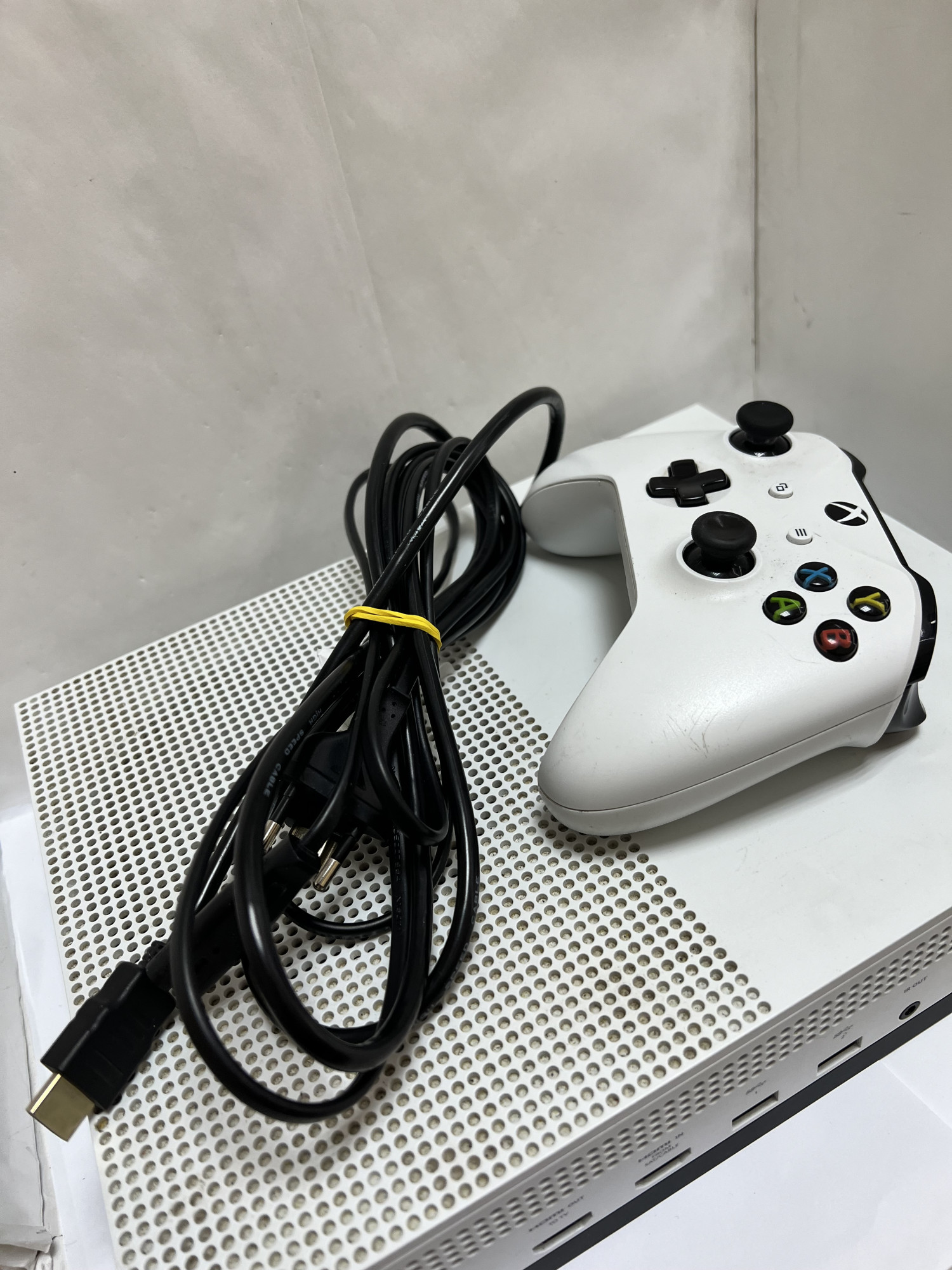 Ігрова приставка Microsoft Xbox One S 500GB  4