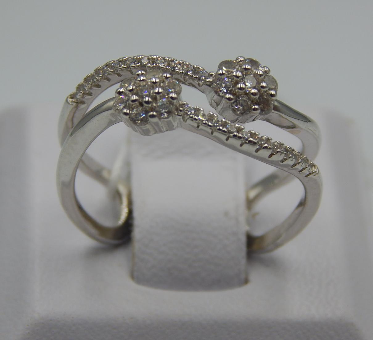 Серебряное кольцо с цирконием (33751262) 0