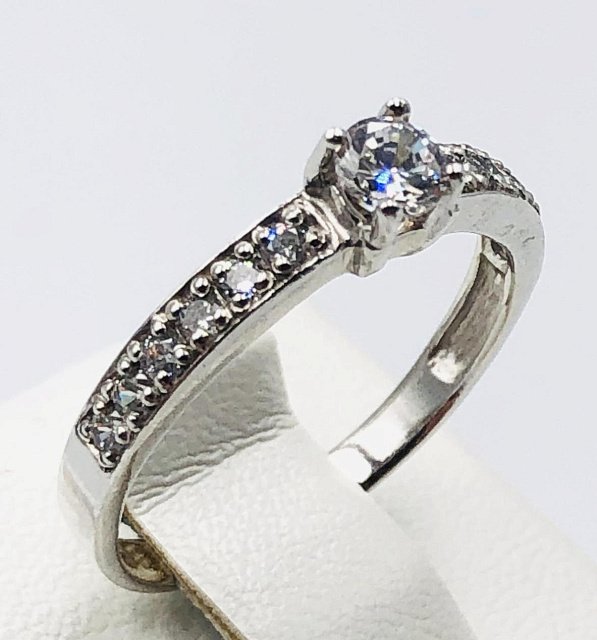 Серебряное кольцо с цирконием (33792671) 0