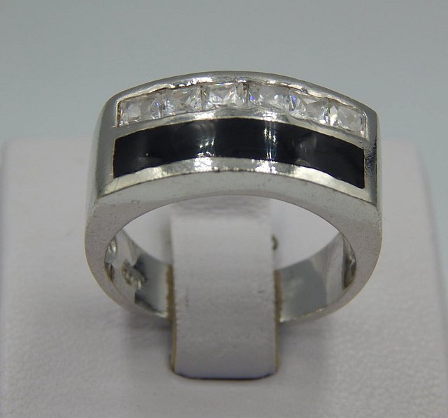 Серебряное кольцо с цирконием и ониксом (33751383) 0