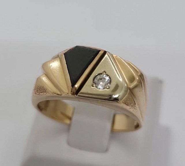 Перстень из красного и белого золота с цирконием и ониксом (33773385) 0