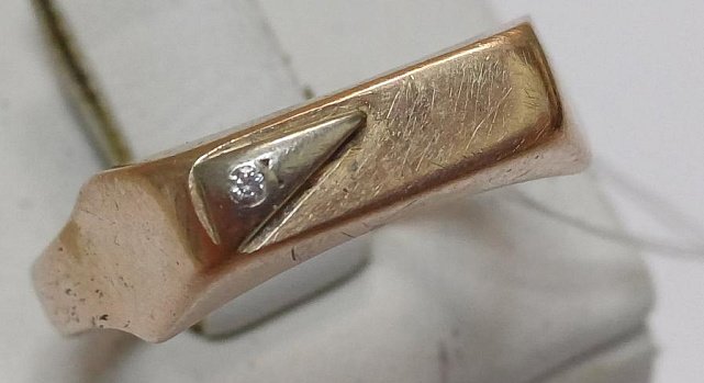 Перстень из красного и желтого золота с бриллиантом (-ми) (32291619) 0