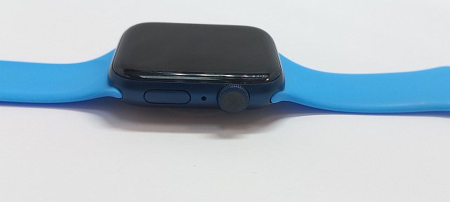 Смарт-часы Apple Watch Series 6 44mm Space Gray Aluminum Case with Blue Sport Band (M00H3UL/A) 3