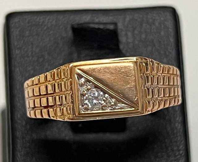 Перстень из красного и белого золота с цирконием (32218468) 0